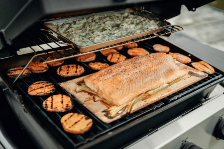 Газовый гриль Broil King Porta-Chef 320